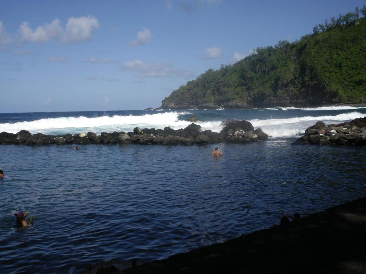 Case créole traditionnelle à ossature et charpente bois Petite Île Exterior foto